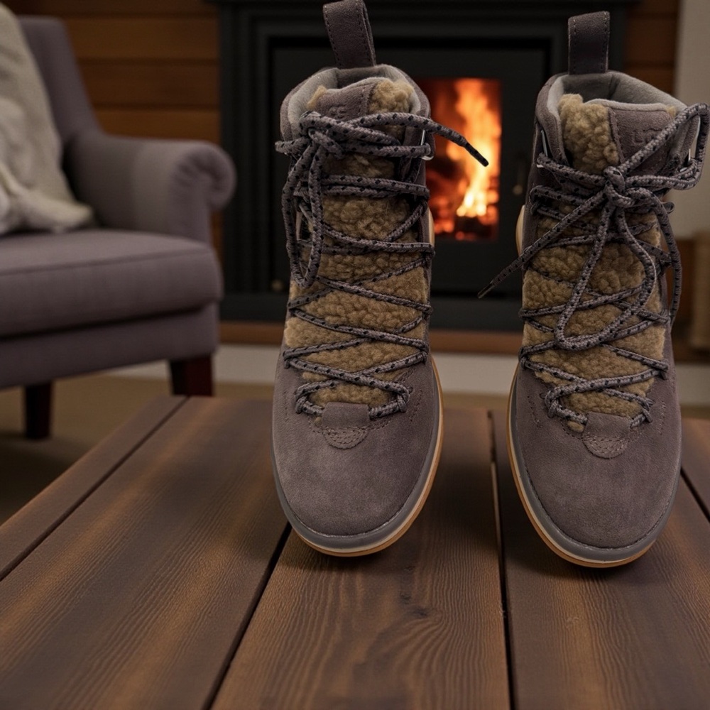 UGG Lakesider Heritage Ankle Boots - Picture 6 of 6